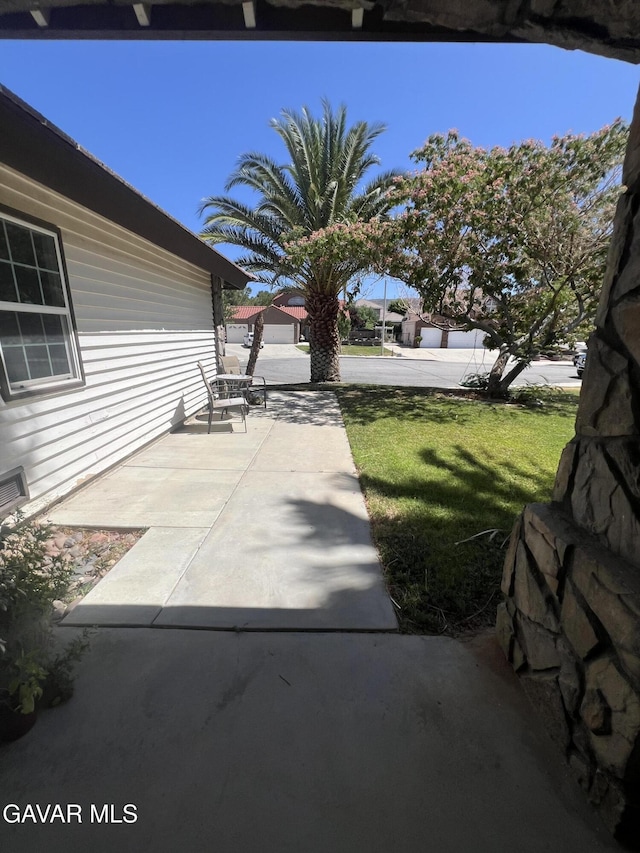 6001 Brougham St, Lancaster, CA 93536 - view of patio