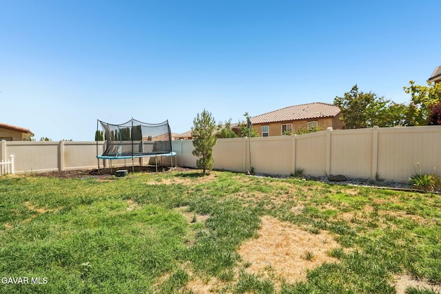 37522 Citron Pl, Palmdale, CA 93551 - fenced backyard with a trampoline