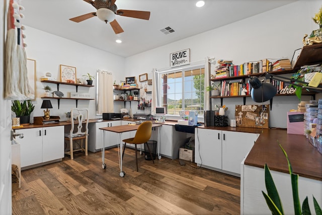 office space with built in desk, a ceiling fan, recessed lighting, and dark wood-type flooring
