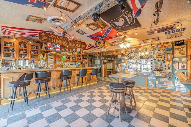 bar with ceiling fan