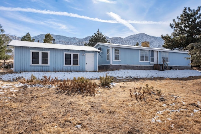 view of front of property with a garage and a mountain view