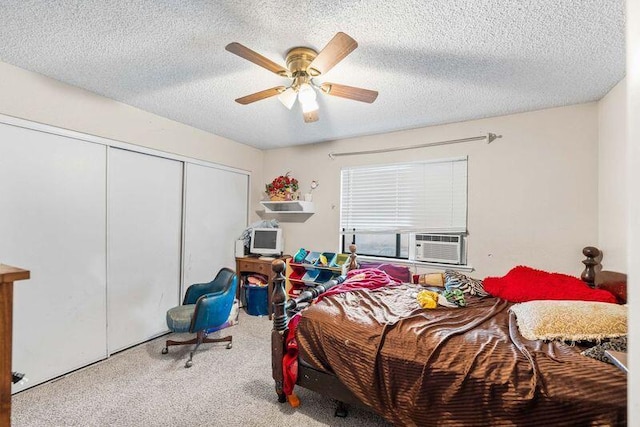 bedroom featuring ceiling fan, a textured ceiling, and a closet