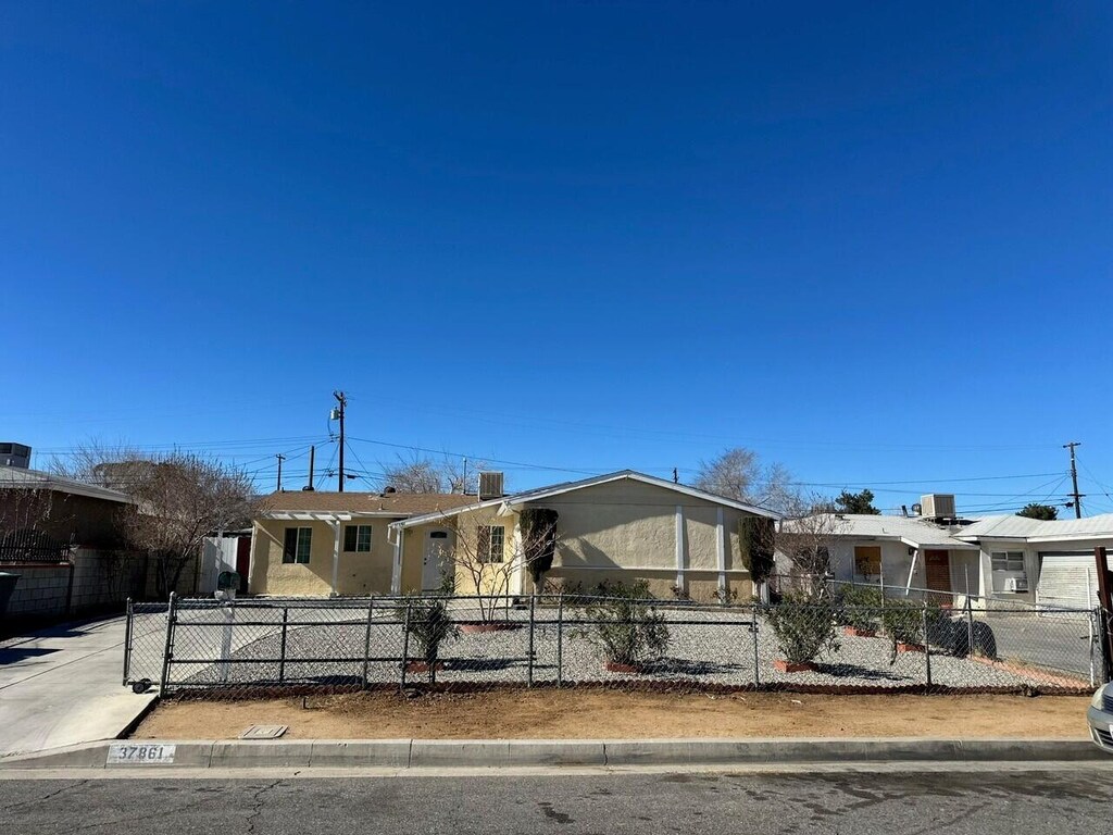 37861 Robina Ave, Palmdale, CA 93550 - view of front of home featuring a fenced front yard