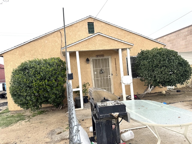 entrance to property with stucco siding