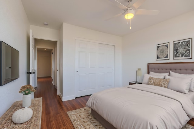 bedroom featuring dark hardwood / wood-style floors, ceiling fan, and a closet