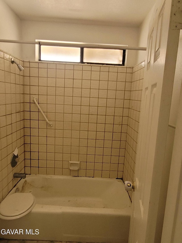 964 Roosevelt St, Ridgecrest, CA 93555 - full bathroom with  shower combination