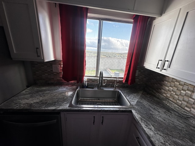 kitchen featuring backsplash, gray cabinets, plenty of natural light, and sink