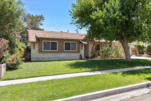 ranch-style house featuring a front lawn