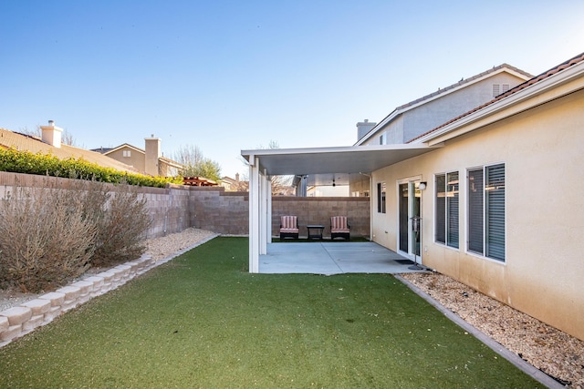 view of yard featuring a patio area