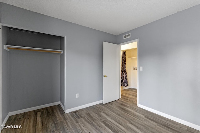 14332 Lear St, Mojave, CA 93501 - unfurnished bedroom featuring wood finished floors and a closet