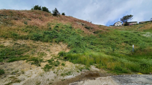 Cutwood Rd, Lake Elizabeth, CA 93532