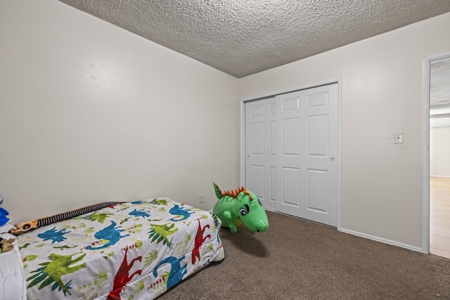 bedroom featuring a textured ceiling and carpet floors