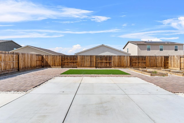 6018 Vespucci Ave, Bakersfield, CA 93313 - view of patio featuring a vegetable garden