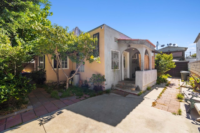 view of front of property featuring a patio