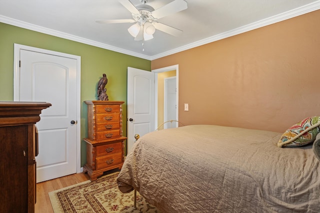206 Brentwood Dr, Tehachapi, CA 93561 - bedroom with crown molding, ceiling fan, and light wood-type flooring
