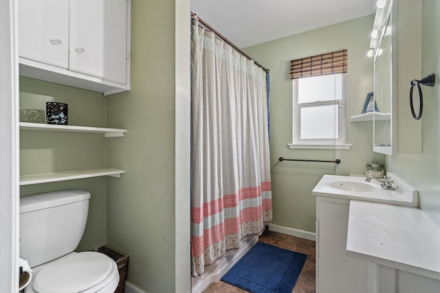 206 Brentwood Dr, Tehachapi, CA 93561 - full bathroom with toilet, a shower with shower curtain, vanity, and baseboards