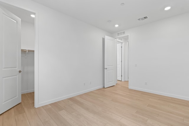 unfurnished bedroom featuring recessed lighting, baseboards, visible vents, and light wood-type flooring