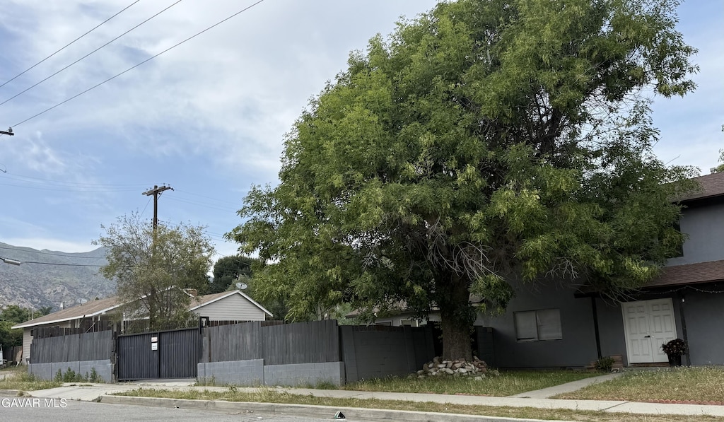 15245 Monte St, Sylmar, CA 91342 - view of side of home featuring stucco siding
