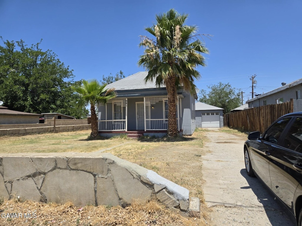 941 W Oldfield St, Lancaster, CA 93534 - view of front facade with a porch and a garage