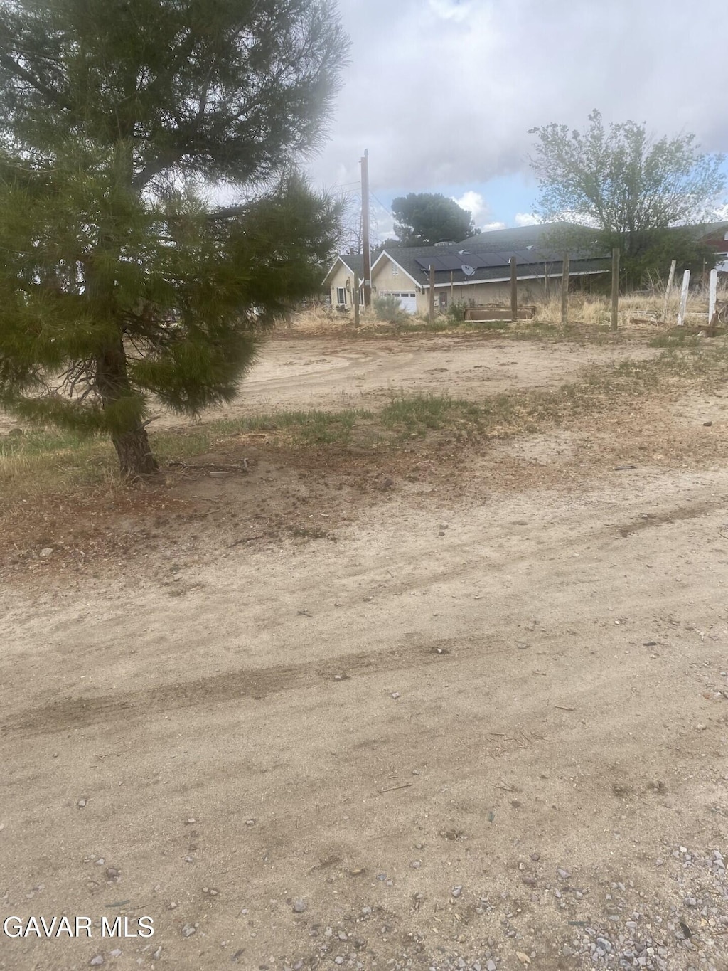 10175 Valle Vista Rd, Phelan, CA 92371 - view of yard