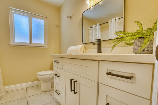 45209 Lorimer Ave, Lancaster, CA 93534 - full bathroom featuring toilet, vanity, baseboards, tile patterned flooring, and curtained shower