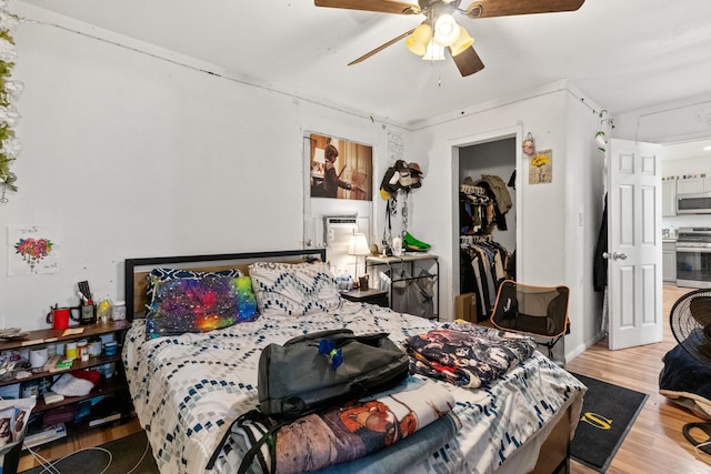 bedroom with ceiling fan, a closet, and hardwood / wood-style floors