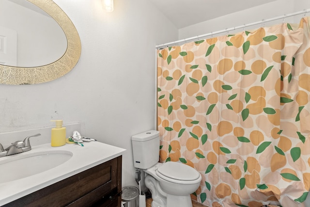 bathroom with toilet, vanity, and curtained shower