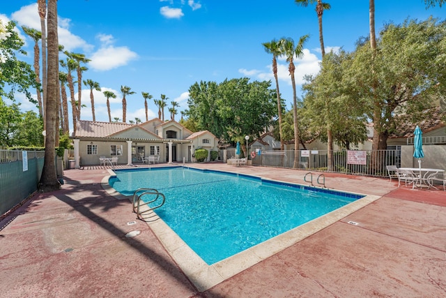 37940 E 42nd St Apt 115, Palmdale, CA 93552 - community pool with a patio