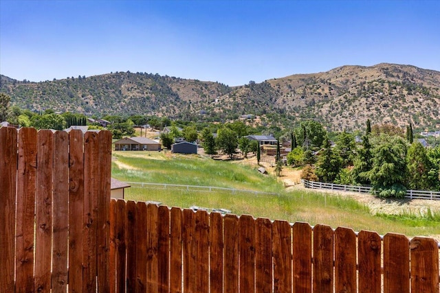 21104 Hillcrest Ct, Tehachapi, CA 93561 - view of mountain background