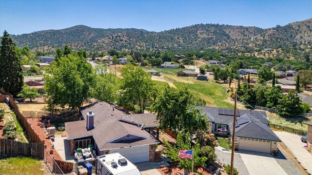 21104 Hillcrest Ct, Tehachapi, CA 93561 - aerial view of residential area featuring a mountainous background