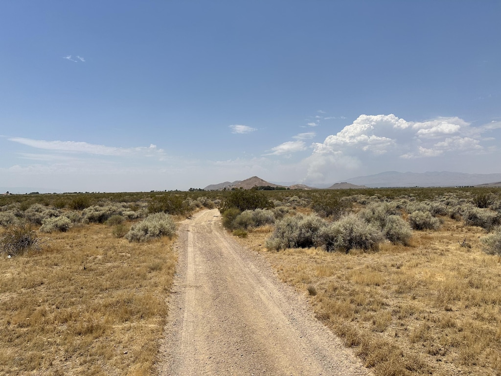 W 40th St W, Rosamond, CA 93560