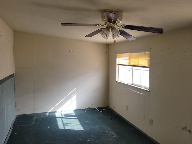 empty room with ceiling fan