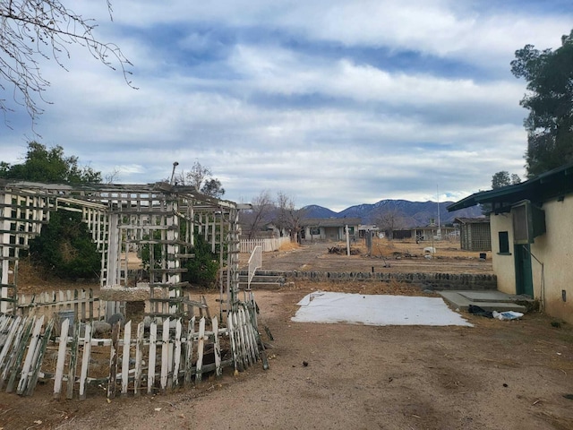 view of yard with fence and a mountain view