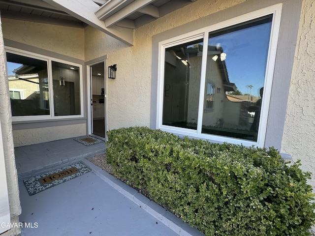 25561 Alicante Dr, Santa Clarita, CA 91355 - entrance to property with stucco siding