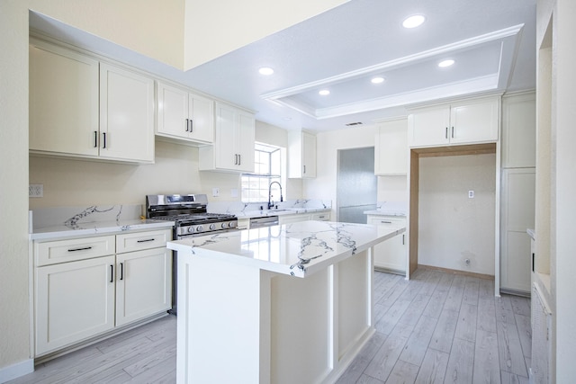 42443 Surrey Ct, Quartz Hill, CA 93536 - kitchen with stainless steel appliances, a raised ceiling, light wood-style floors, a sink, and recessed lighting