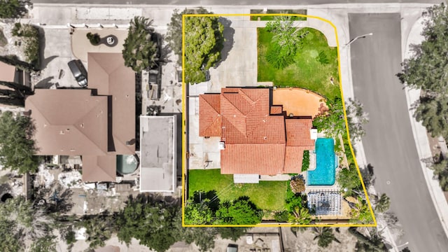 39884 Golfers Dr, Palmdale, CA 93551 - aerial overview of property's location featuring a pool and property parcel outlined