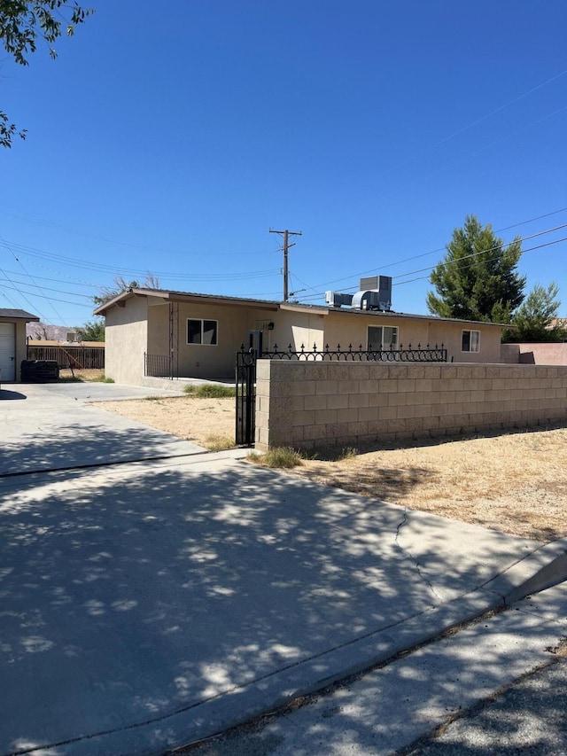3354 Arthur Ave, Mojave, CA 93501 - view of front facade with stucco siding and driveway