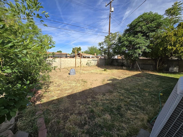 view of yard featuring a fenced backyard