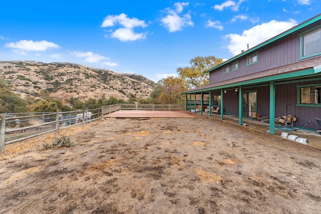 view of yard with a mountain view