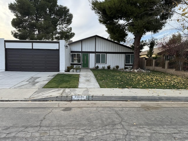 view of front of house with a front yard