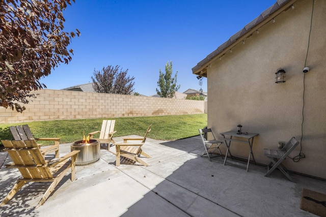 view of patio with an outdoor fire pit