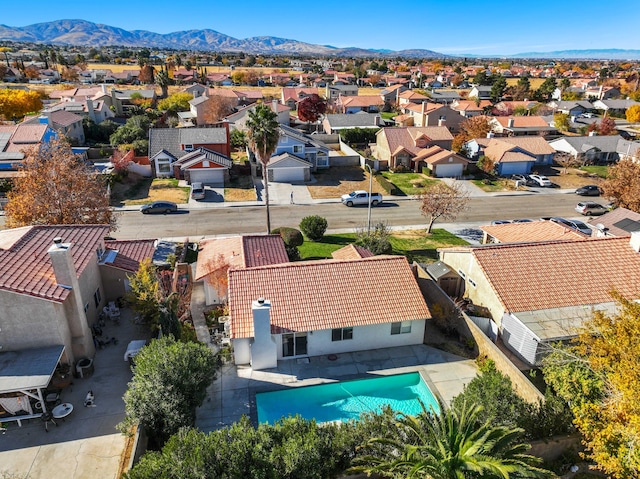 birds eye view of property featuring a mountain view