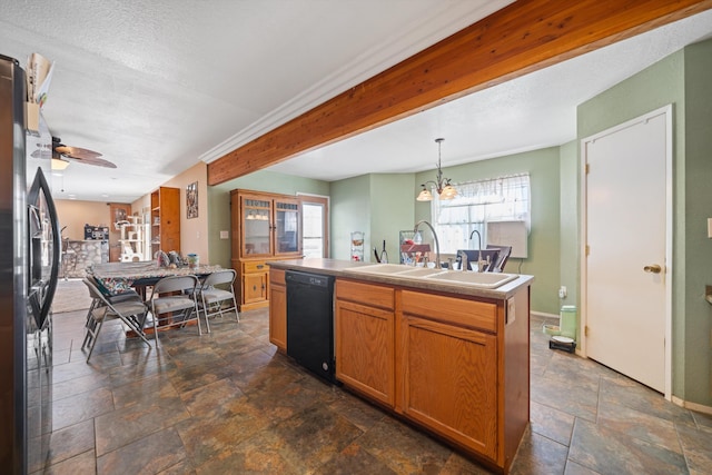 kitchen featuring an island with sink, hanging light fixtures, black appliances, a sink, and ceiling fan with notable chandelier