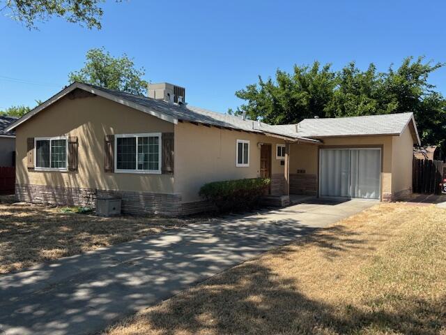 19 E 21st St, Tracy, CA 95376 - ranch-style home featuring stucco siding