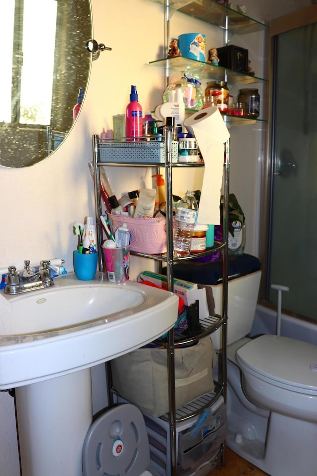 bathroom featuring toilet and sink