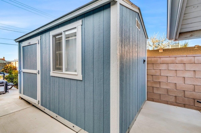 view of side of property with a storage shed