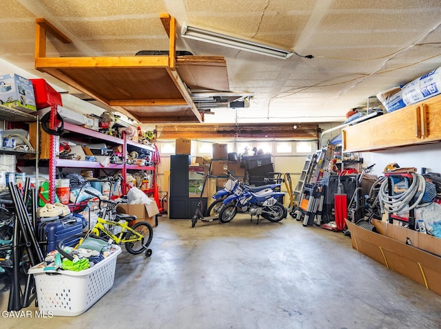1324 Windermere Ct, Palmdale, CA 93551 - view of garage