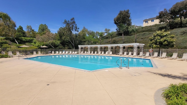 28097 Promontory Ln, Valencia, CA 91354 - community pool with a patio and view of wooded area