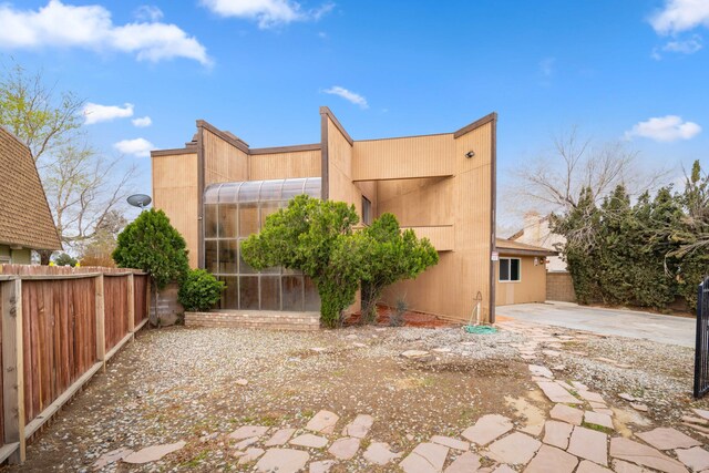 1510 W Newgrove St, Lancaster, CA 93534 - view of side of home with a patio