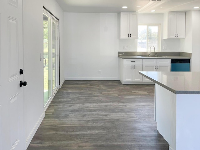 40294 Fieldspring St, Palmdale, CA 93591 - kitchen with a sink, dishwashing machine, plenty of natural light, baseboards, and recessed lighting